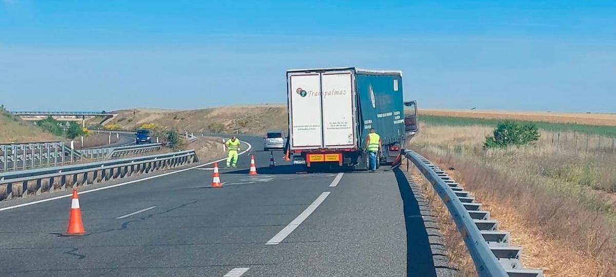 Salida de vía del camión en la A-50.