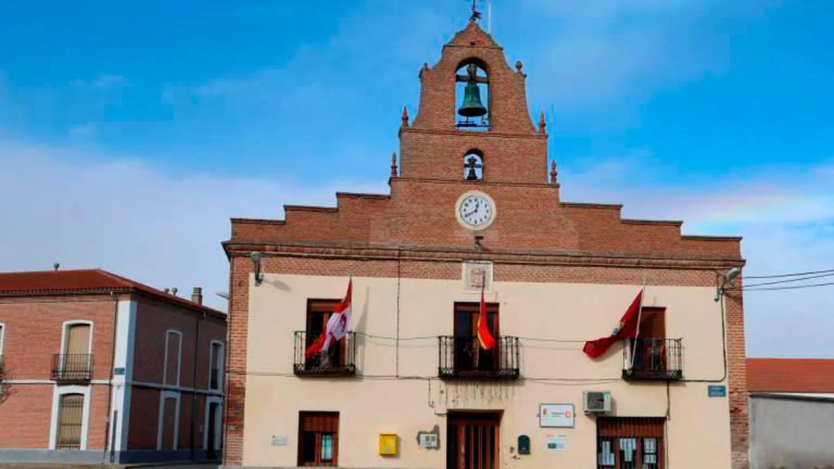 Fachada principal del Ayuntamiento de Palaciosrubios.