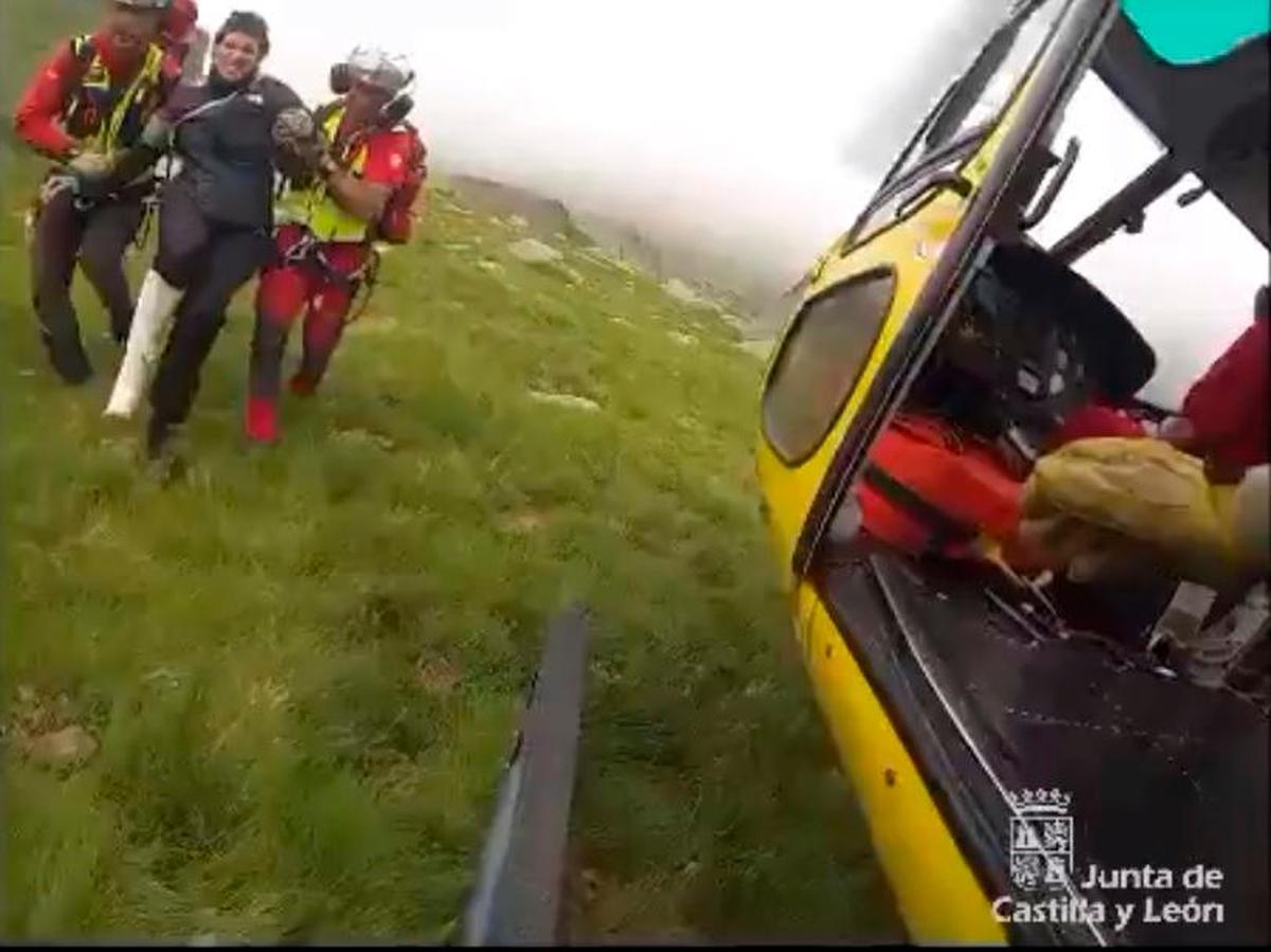 Momento del rescate de la víctima