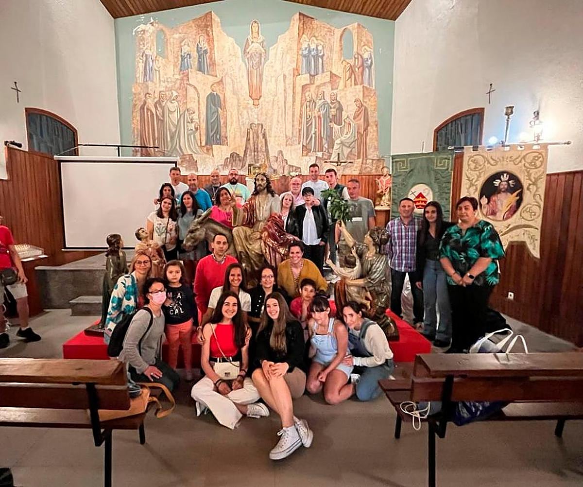 La capilla del colegio El Pilar recibió la imagen de La Borriquilla en la tarde de ayer.