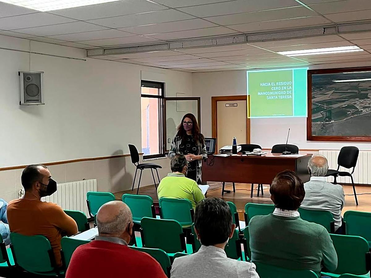 Reunión de los alcaldes de la mancomunidad para conocer el proyecto de residuos cero