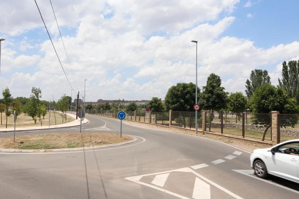 Pillan a un conductor bebido en Salamanca, le inmovilizan el coche y logra  llevárselo con cepo incluido