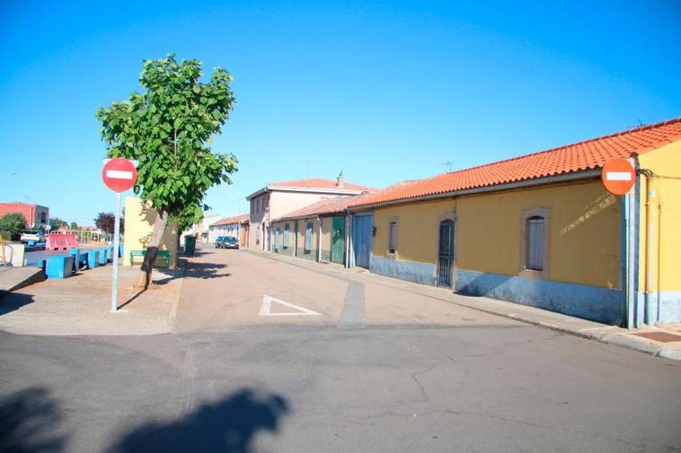 La calle Pérez Oliva en Doñinos será el punto por el que discurra el carril bici.