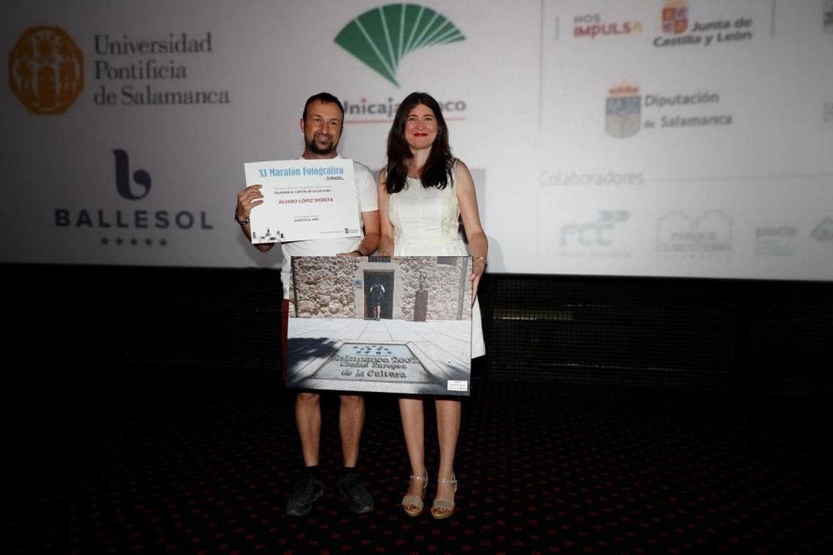 Capital de la cultura | Álvaro López Moreta ganó el premio en esta categoría que entregó Miryam Rodríguez, concejala de Medio Ambiente.