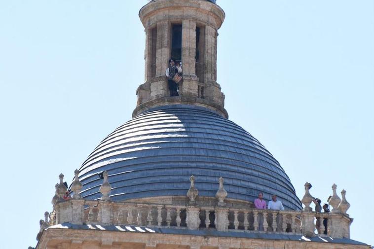 “El Mariquelo” en lo alto de la Torre de las Campanas de la Catedral de Ciudad Rodrigo.