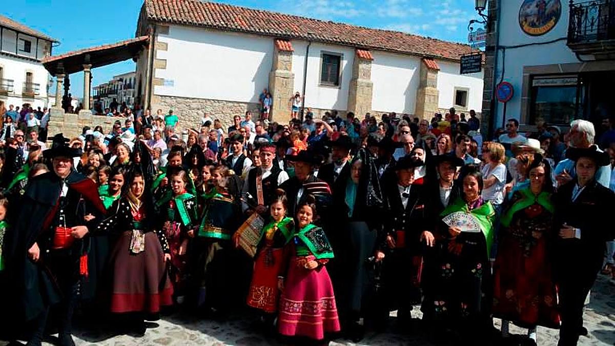 Imagen de los participantes en una edición de la Boda Típica de Candelario previa a la pandemia del covid