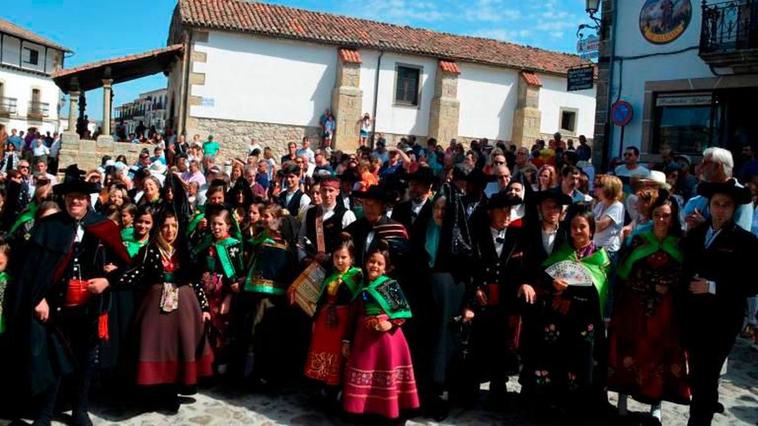 Imagen de los participantes en una edición de la Boda Típica de Candelario previa a la pandemia del covid