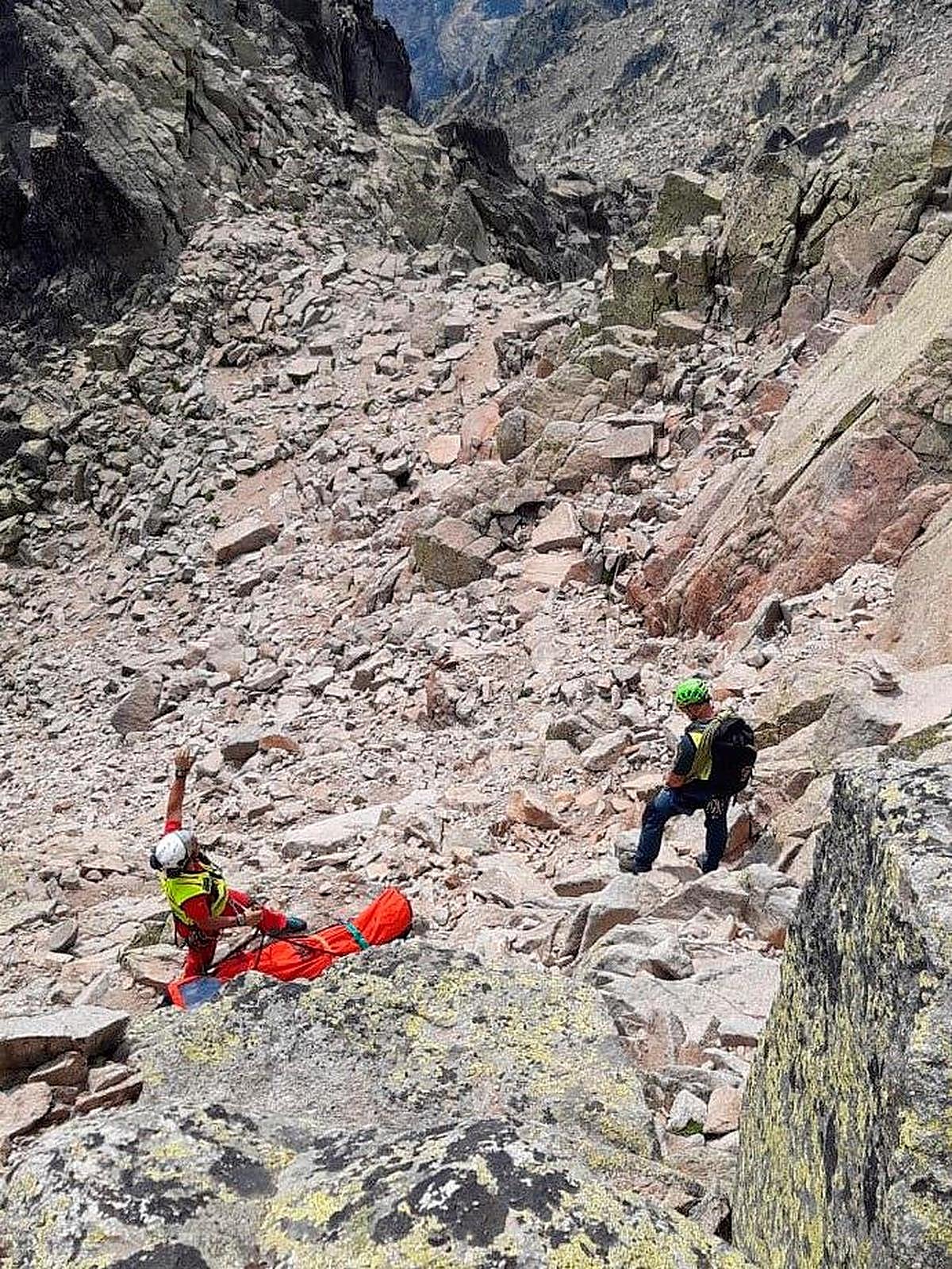 Rescate del cadáver de un senderista en Gredos.