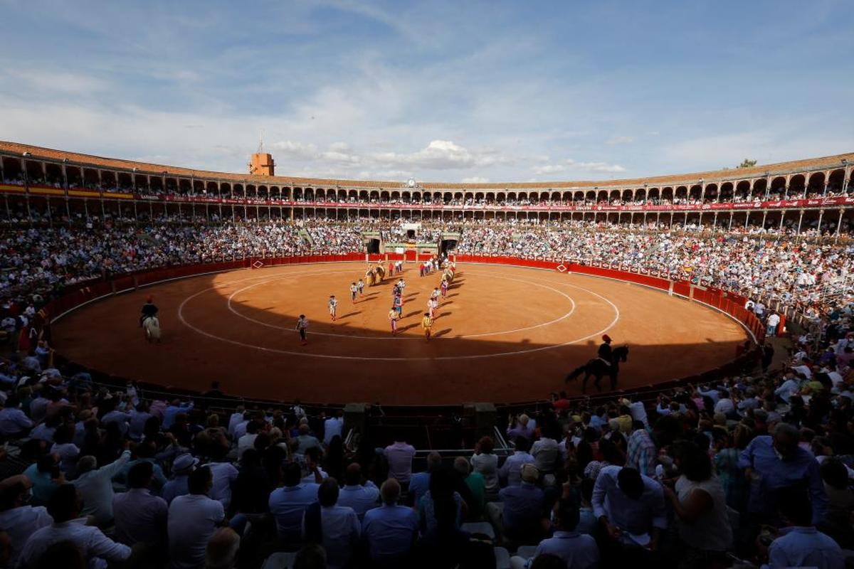 Imagen panorámica de la plaza de toros de La Glorieta el pasado 12 de septiembre: paseíllo con Morante de la Puebla, El Juli y Alejandro Marcos.