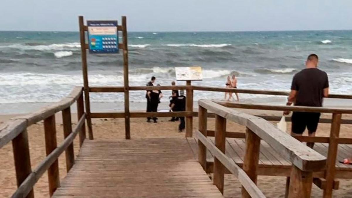 El ahogamiento ha ocurrido en la playa El Carabassí de la localidad alicantina.