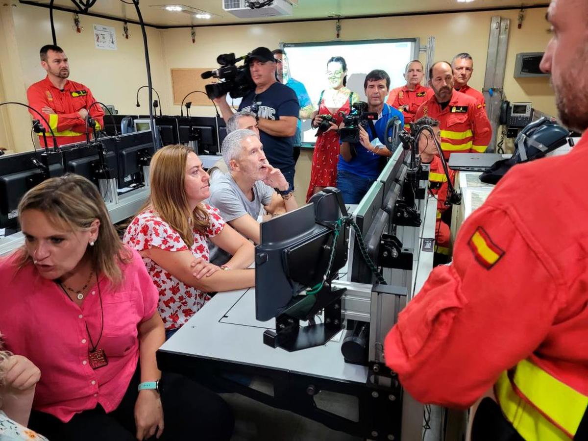 Grande-Marlaska en el puesto de mando de El Maíllo