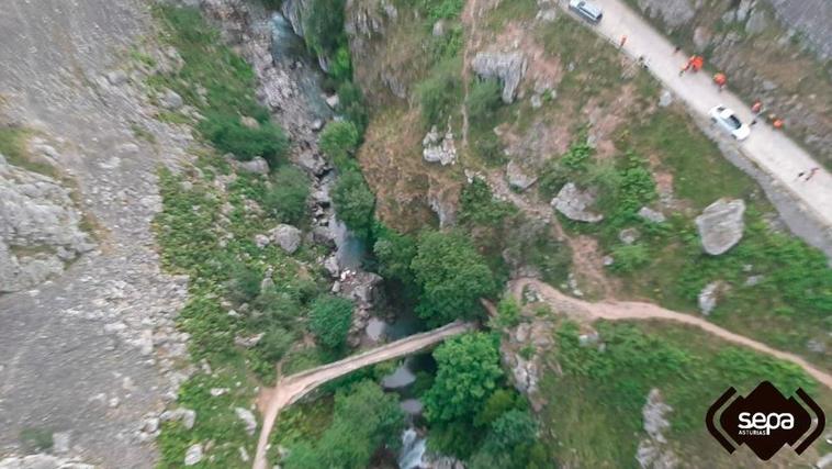 Fallece una senderista en la ruta del Cares tras sufrir una caída de 20 metros