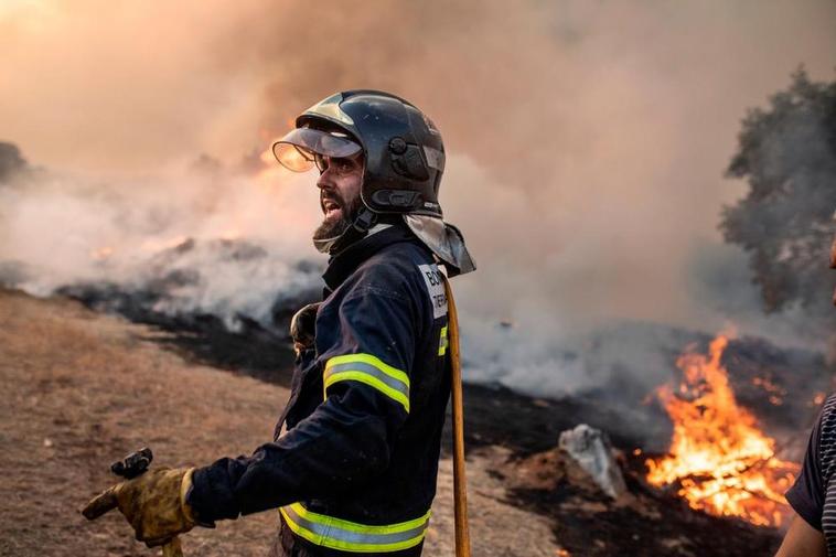 La evolución del incendio de Losacio (Zamora) permite el regreso de vecinos evacuados de 18 localidades