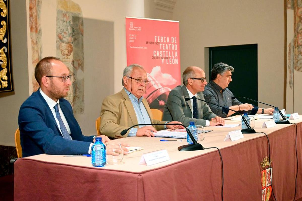 Marcos Iglesias, Gonzalo Santonja, Javier Iglesias y Manuel González en la presentación de la Feria de Teatro.