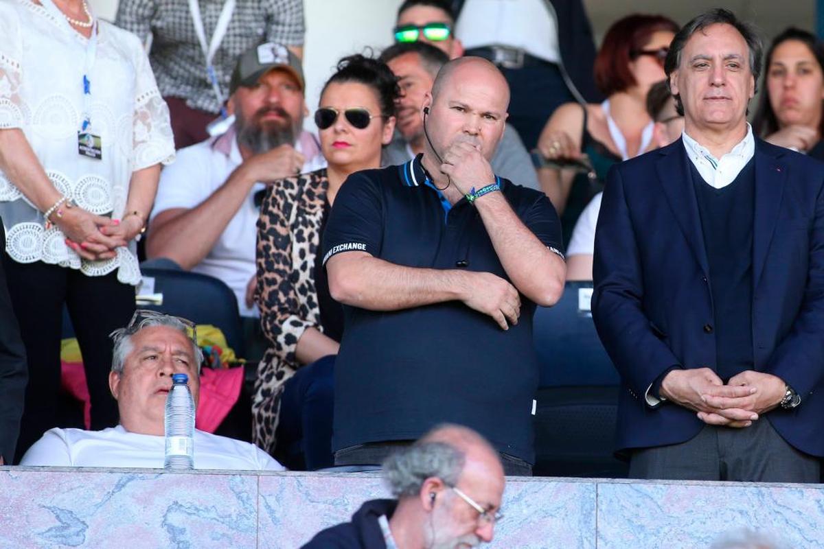 El presidente del Salamanca UDS, Manuel Lovato, circunspecto en el palco del estadio Helmántico