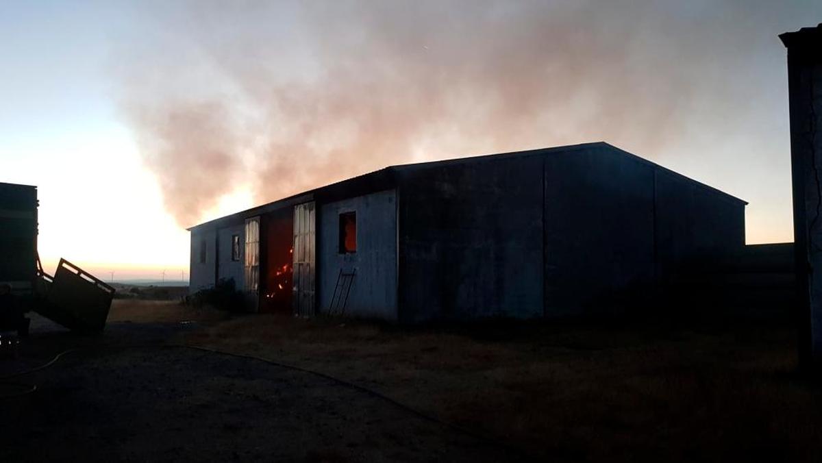 La nave afectada en el incendio. | J. HOLGUERA