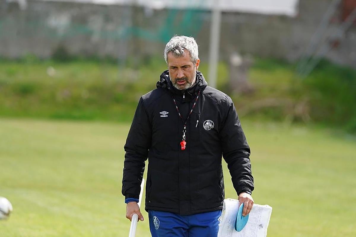 El entrenador del Salamanca UDS, María Hernández.