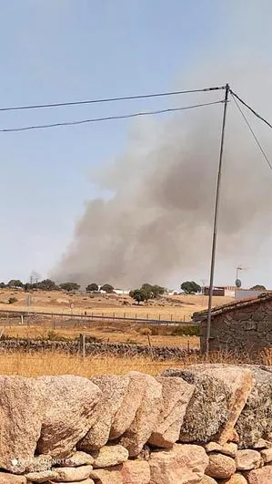 El fuego en Casasola de la Encomienda visto desde Garcirrey.