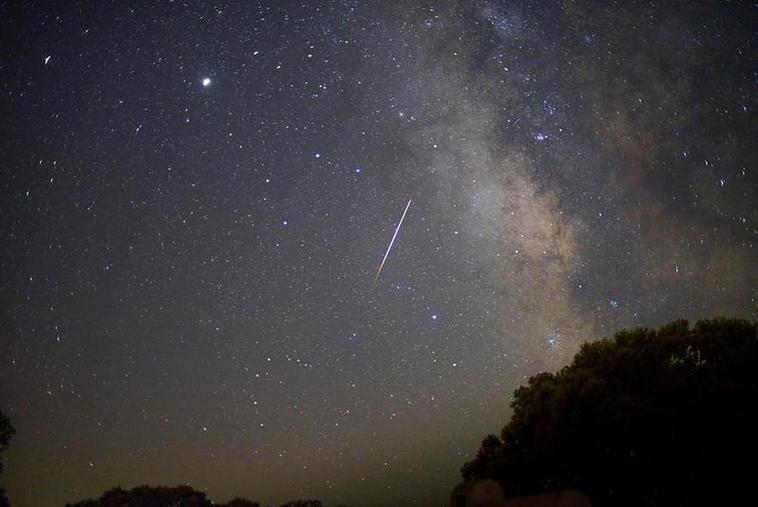 Imagen de la lluvia de perseidas del año 2020.