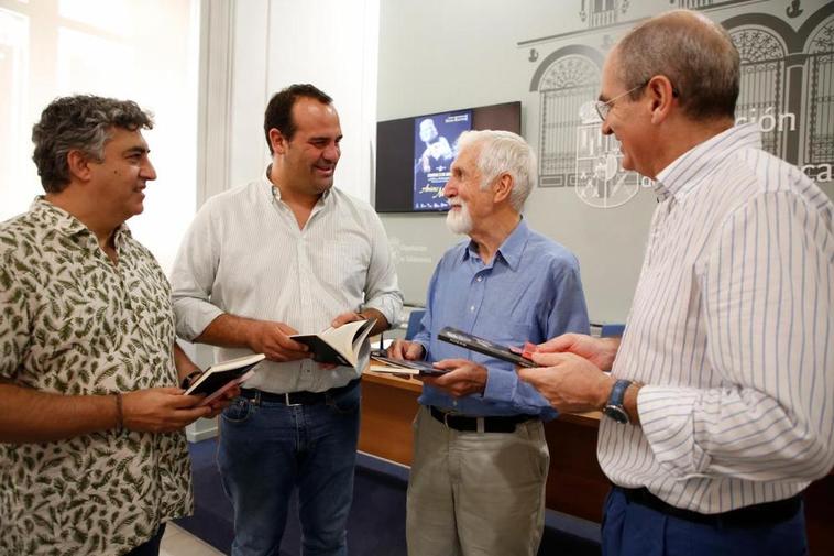 Manuel González, David Mingo, Denis Rafter y Javier de Prado en la presentación de la obra teatral.