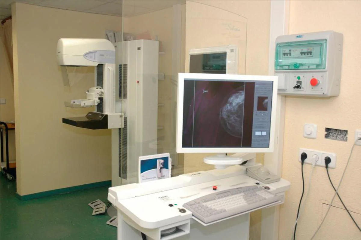 Mamógrafo de la Unidad de Patología Mamaria del Hospital.