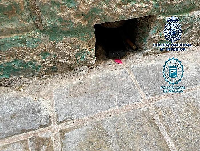 Cámara oculta utilizada por un individuo para grabar a personas mientras orinaban en la Feria de Málaga.