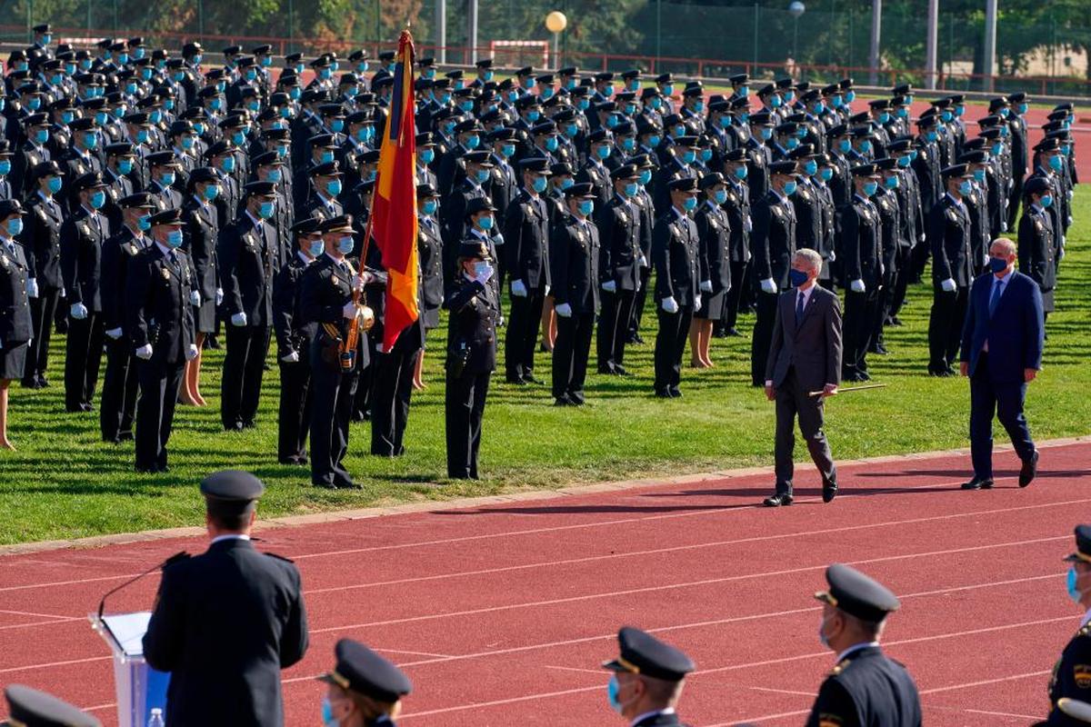 El ministro del Interior en una jura de la Escuela Nacional de Policía en Ávila.