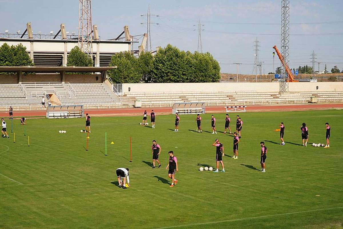 Un entrenamiento del Unionistas en Las Pistas del Helmántico.