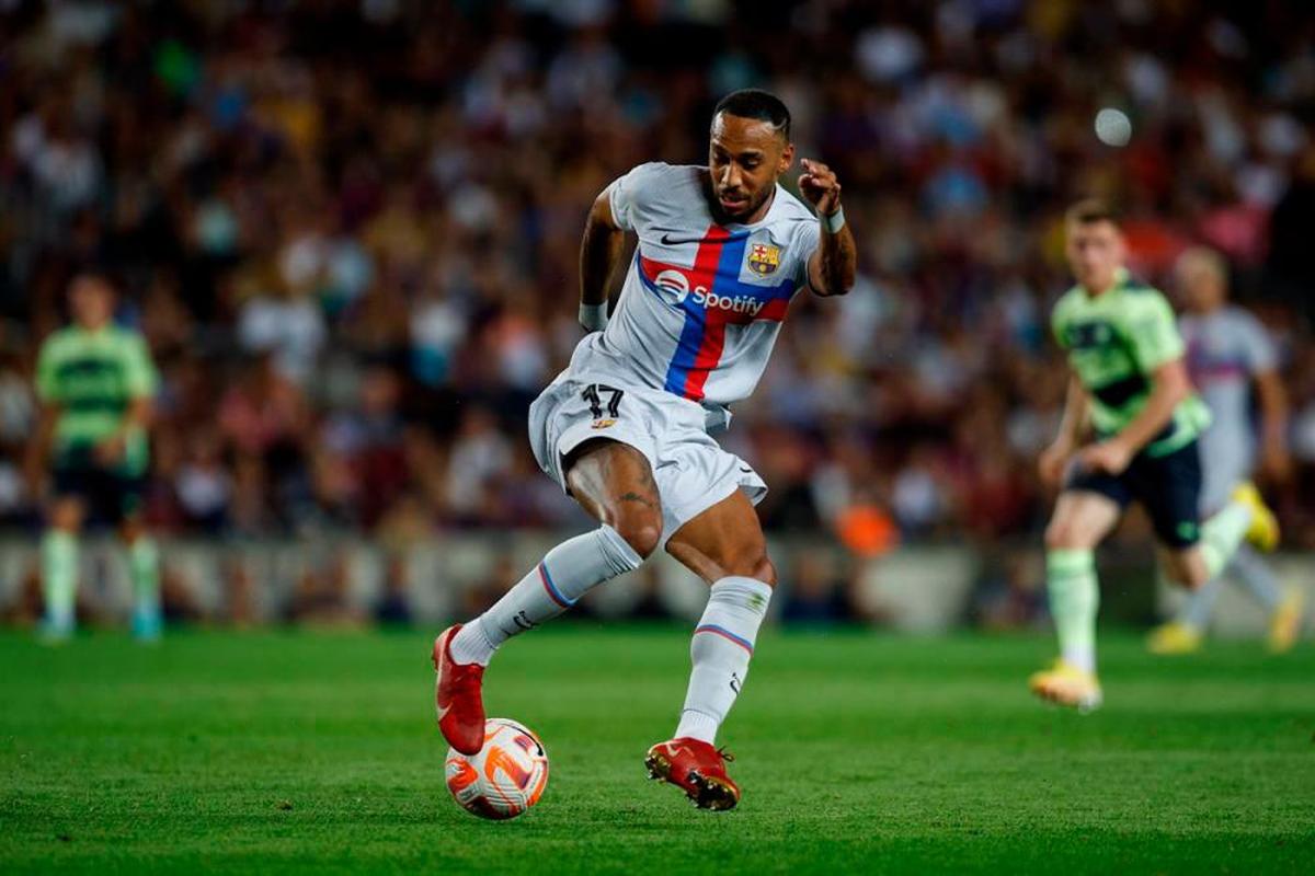 Pierre-Aumerick Aubameyang disputando un partido amistoso contra el Manchester City.