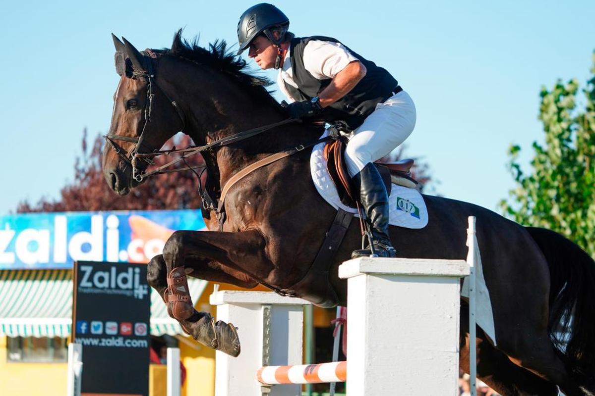 Espectacular batida de Cayetano Martínez de Irujo durante la primera jornada del Concurso Hípico