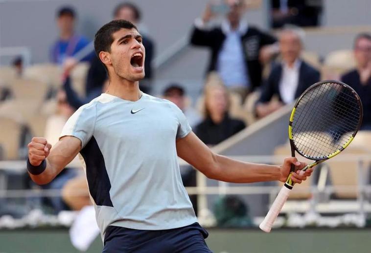 Carlos Alcaraz celebrando un punto en el abierto de Cincinati.