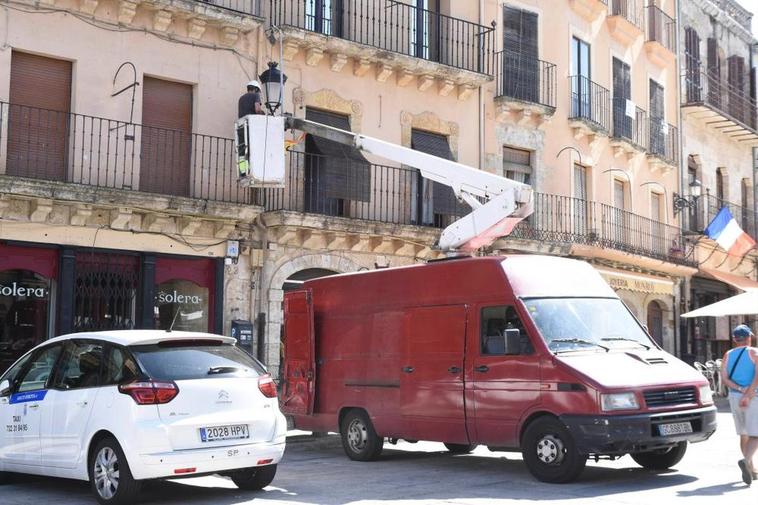 Sustitución de luminarias en ejercicios anteriores en la Plaza Mayor de Ciudad Rodrigo.