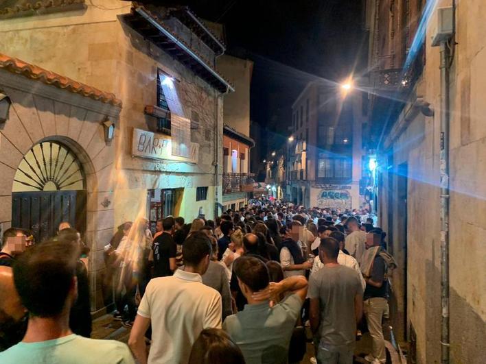 La calle Varillas durante la madrugada del sábado