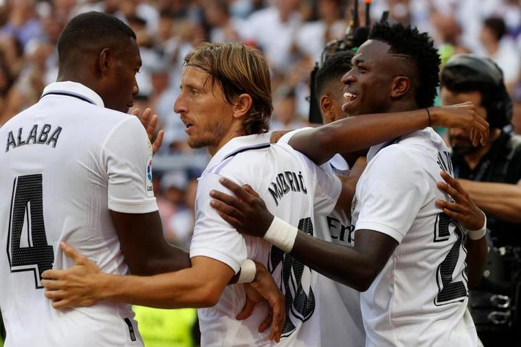 Celebración de los blancos de uno de los goles.