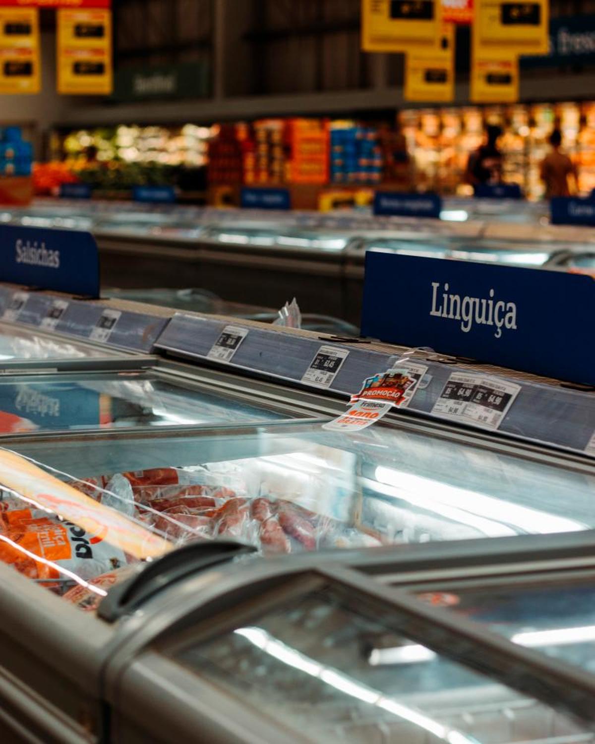 Productos congelados en el supermercado.