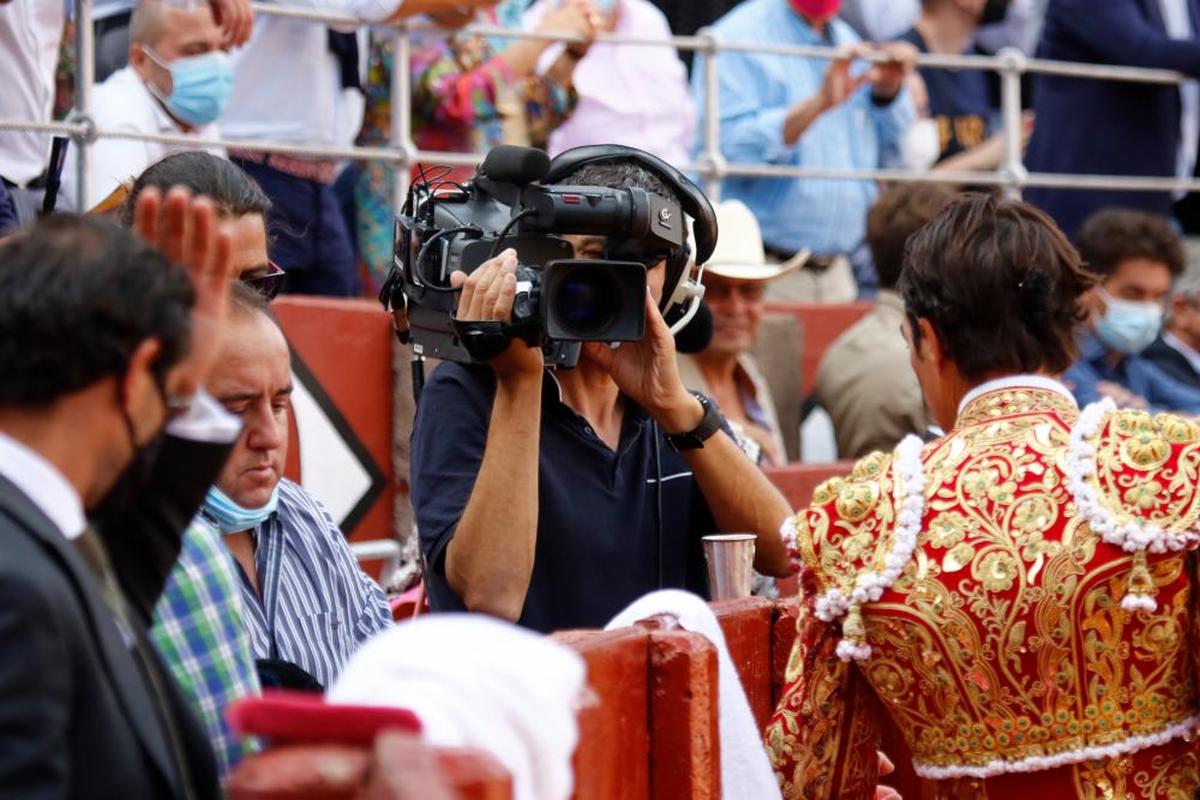 López Chaves, ante las cámaras de Canal Toros en La Glorieta.