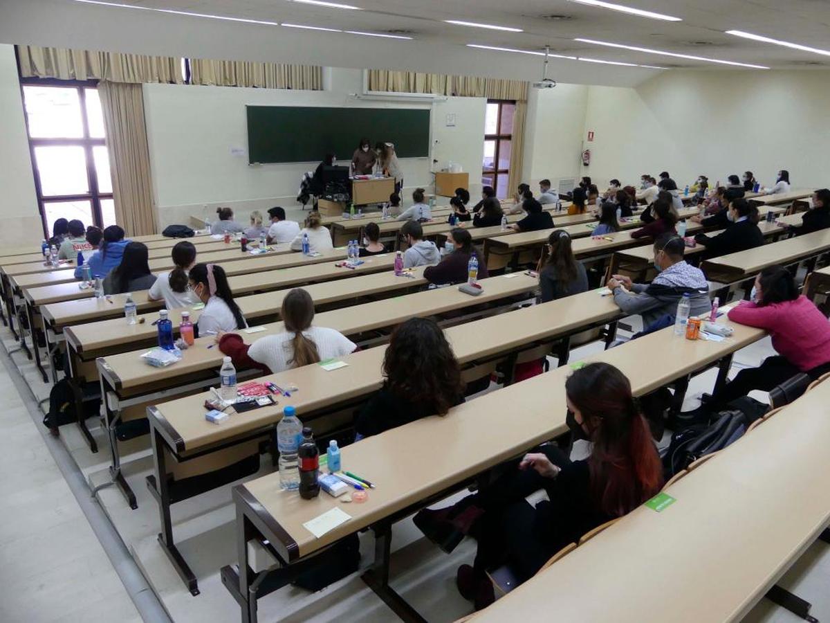 Aula de la Facultad de Derecho durante la realización del último examen MIR en Salamanca.