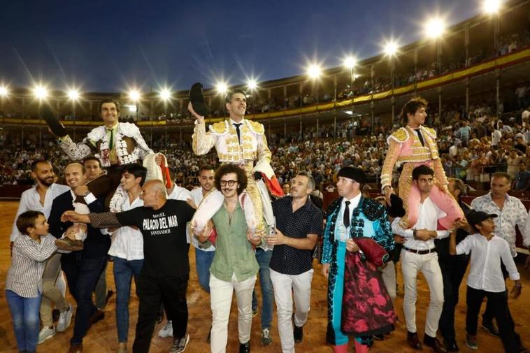 Morante de la Puebla, Alejandro Talavante y Andrés Roca Rey a hombros.