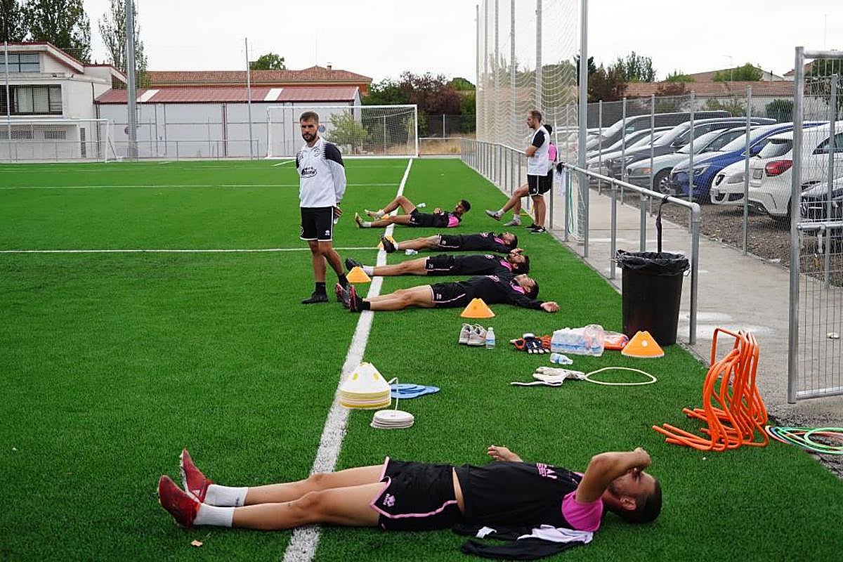 Parte de los titulares el domingo contra el Fuenlabrada, en la sesión de este pasado lunes.