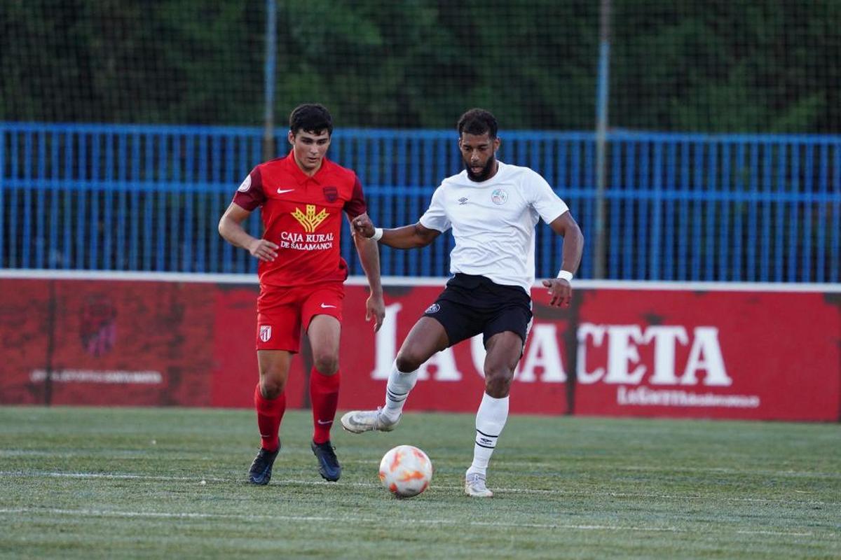 Joel y Pablo de Castro, en el derbi de pretemporada.