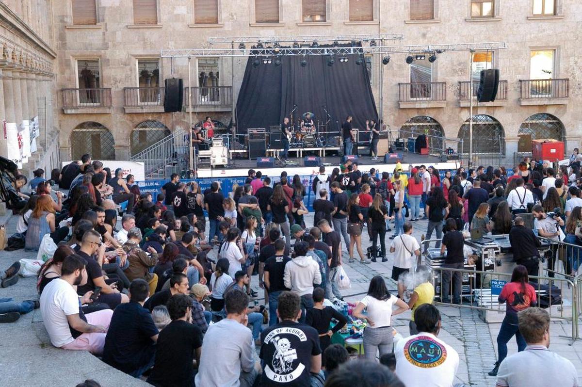 Celebración de una de las ediciones del festival Farinato Rock en la Plaza de San Román.