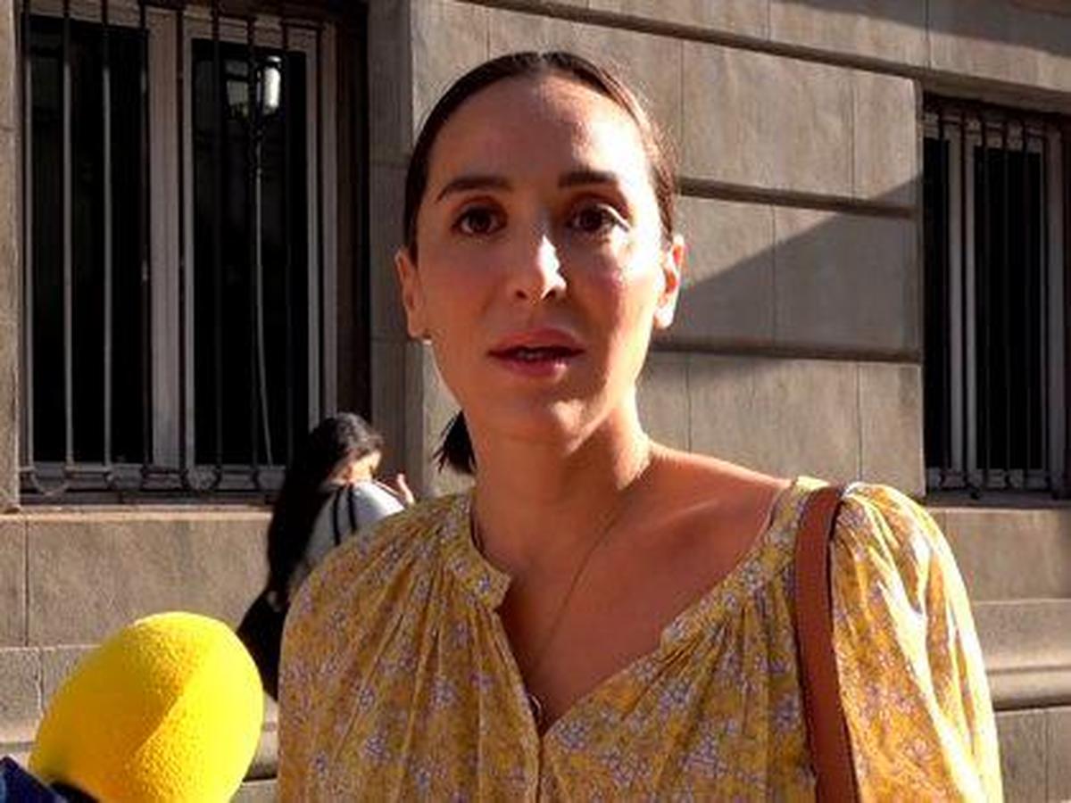 Tamara Falcó contestando a la prensa.