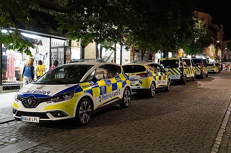 Varias patrullas de la Policía Local.