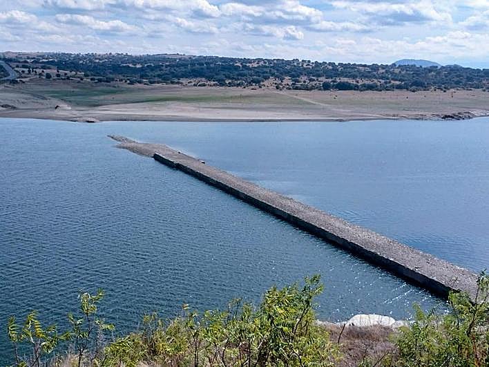 Imagen del nivel del pantano de Santa Teresa.