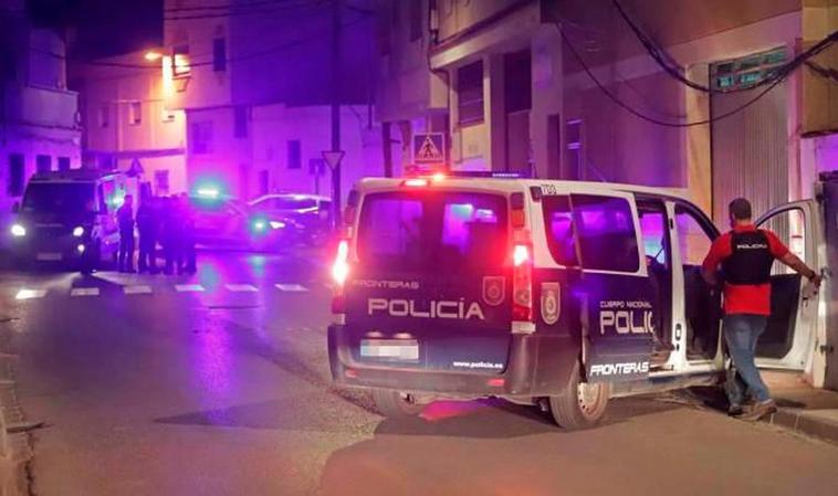 Un menor de 16 años apuñala mortalmente en el corazón a un joven de 19 en plena calle en Algeciras
