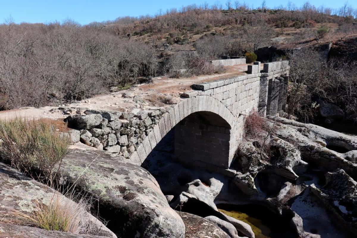 Estado del puente de Rando ubicado en San Esteban de la Sierra, incluido en la lista Roja desde 2021.