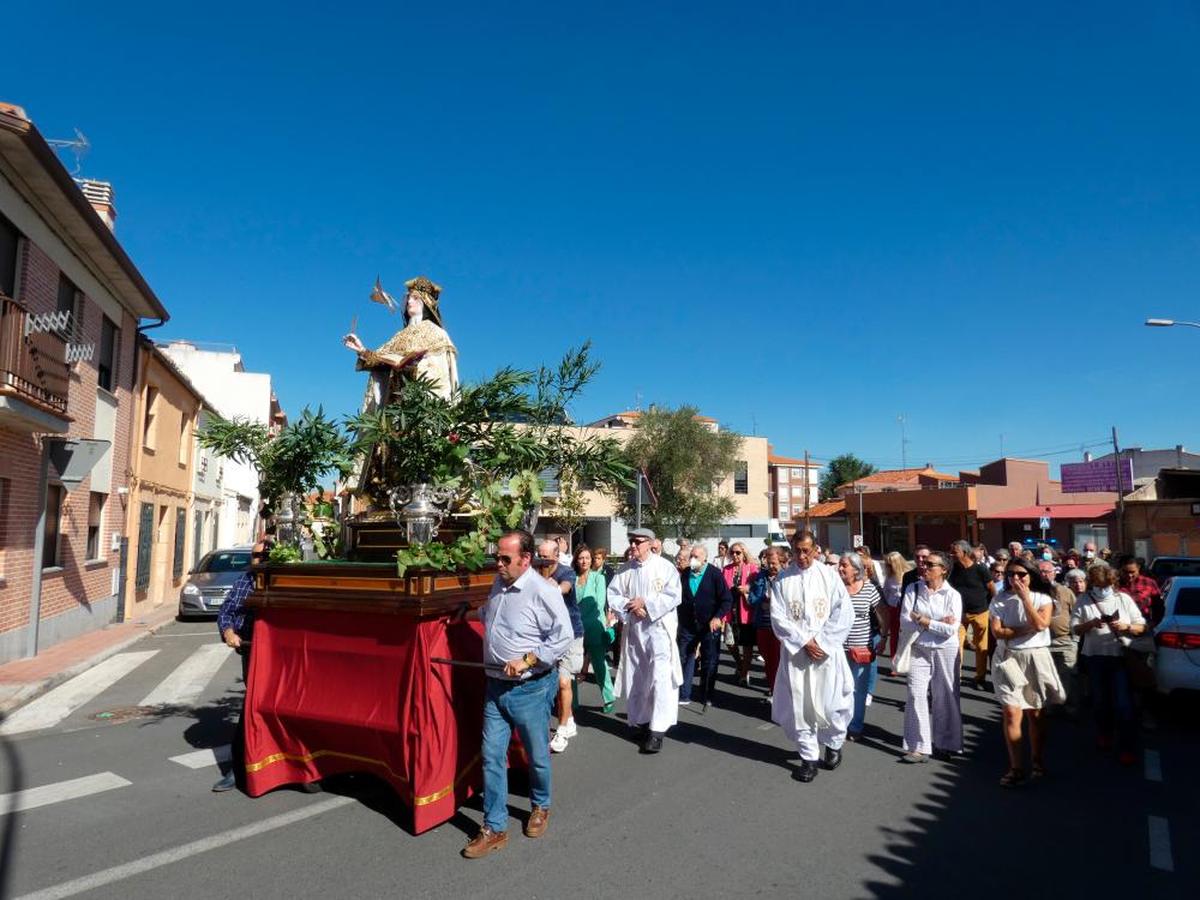 Procesión de Santa Teresa por las calles de Peñaranda.