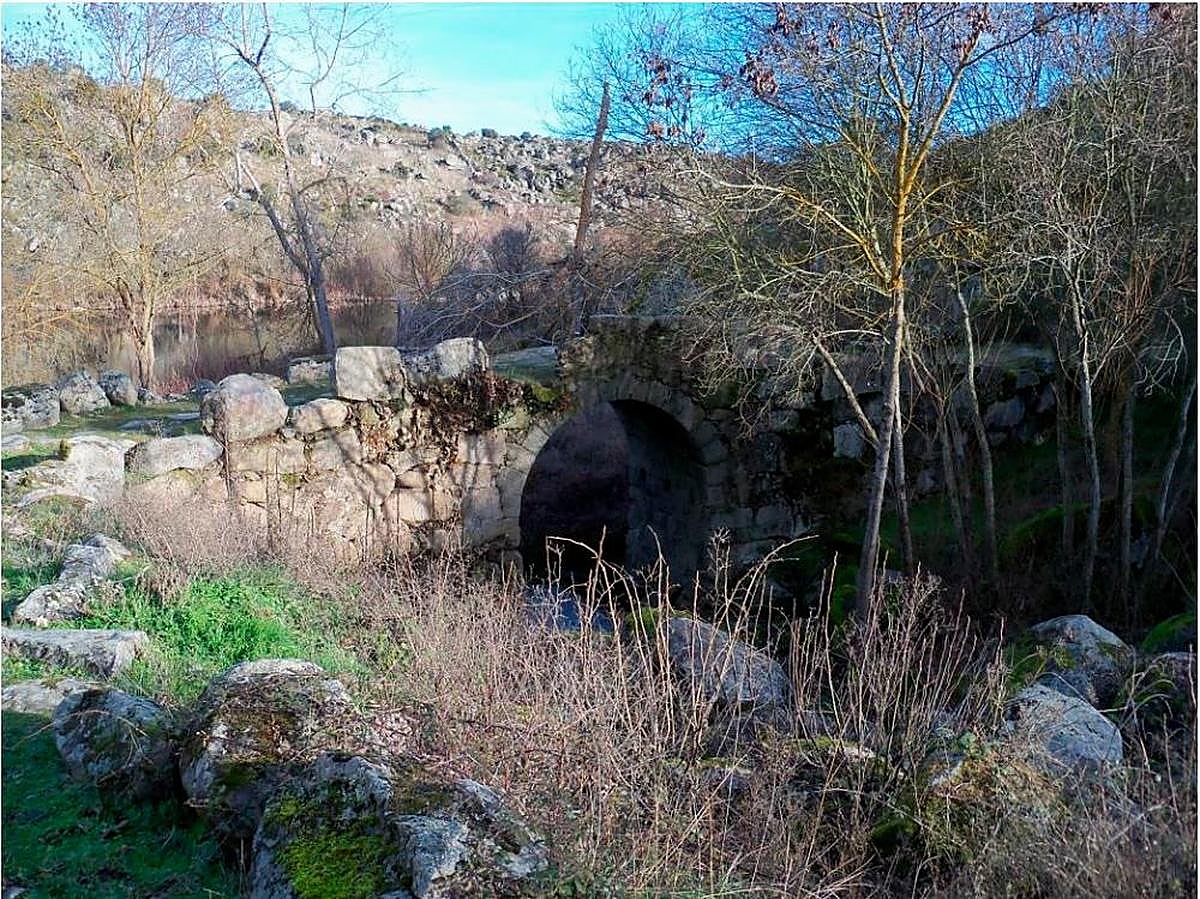 Uno de los dos puentes sobre el arroyo Merdero existentes en las inmediaciones de Ledesma