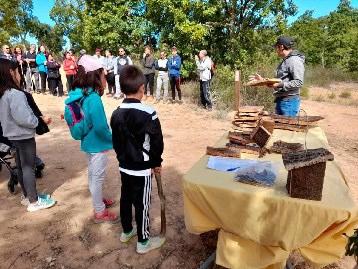 Familias pertenecientes a Aspar La Besana, en el preestreno de la ruta en Valdelosa