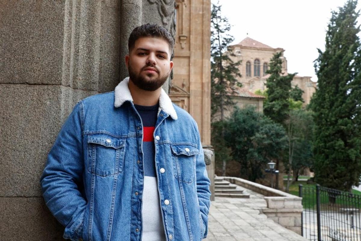 Antonio Jiménez fue uno de los graduados. El año pasado consiguió sacarse la ESO con una recién nacida y un trabajo.